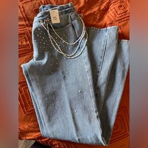 Moda Jean with pearls and pearl belt, slim fit. Size 6 fits like women’s 3/4.